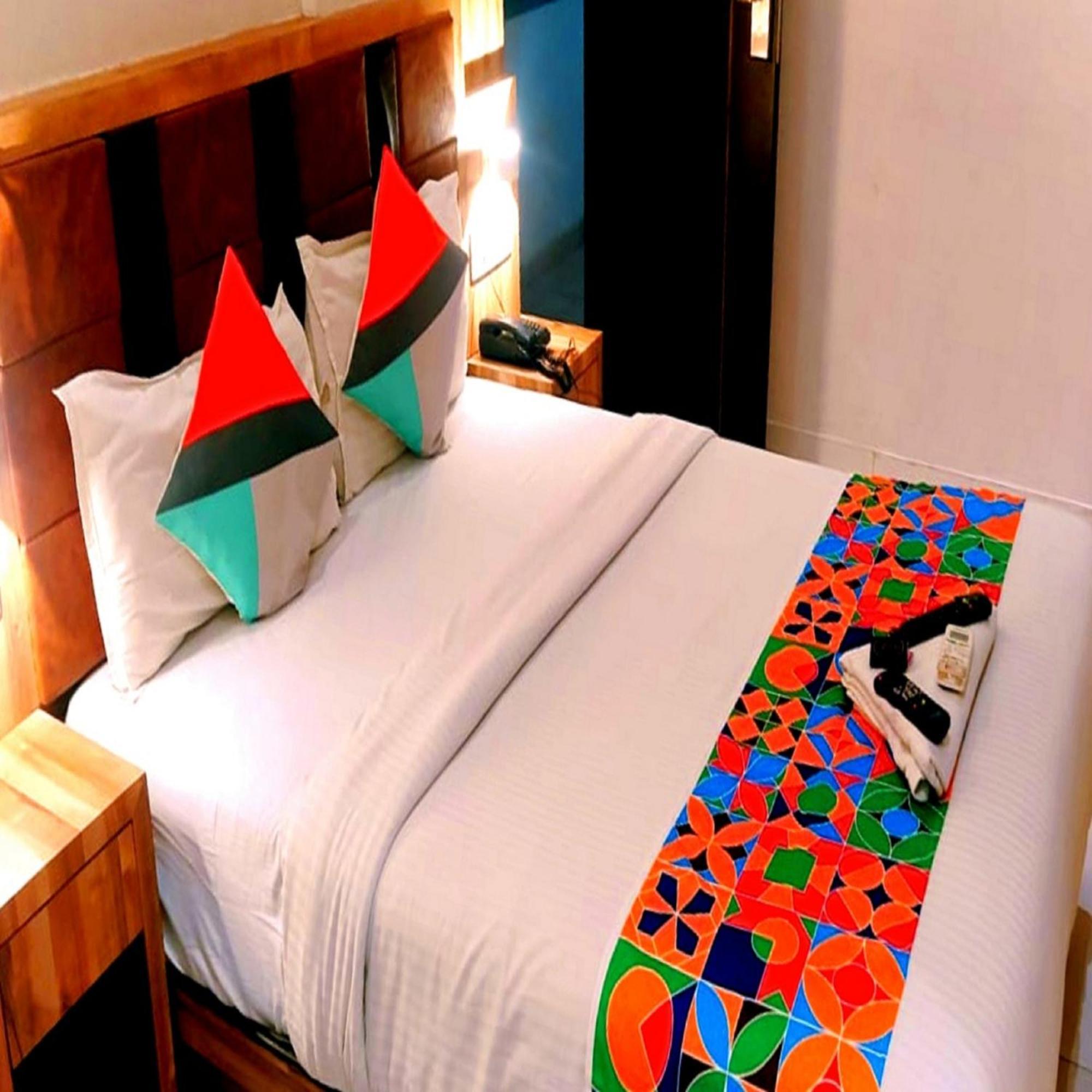 Gateway Inn Мумбай Екстериор снимка