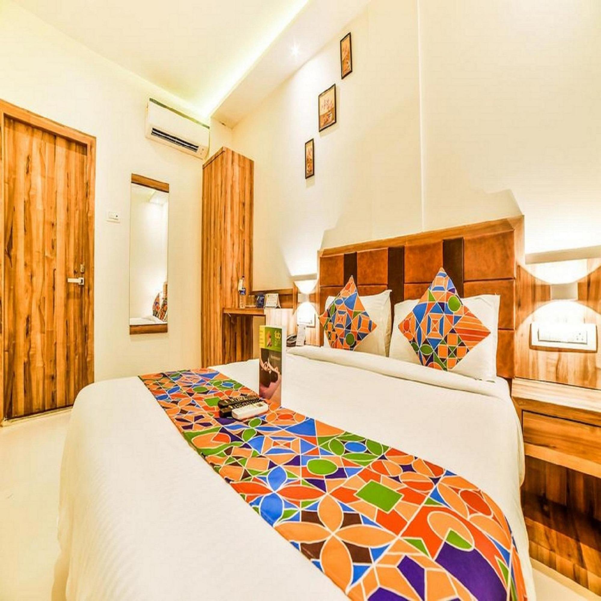 Gateway Inn Мумбай Екстериор снимка
